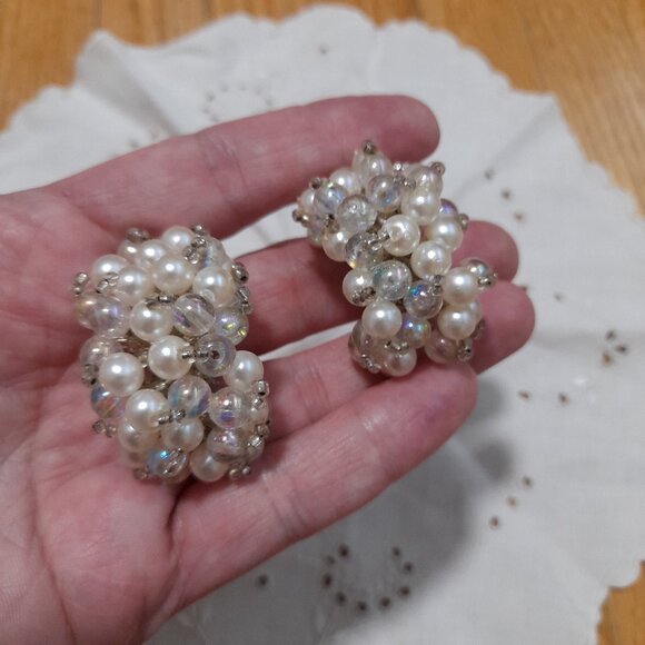 Vintage Earrings Faux Pearls Iridescent Bead Clusters Clip On Large Statement We - Picture 1 of 11